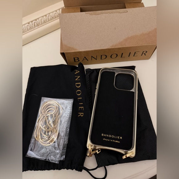 REMI MAGNET Magnet Wallet Crossbody Phone Case in Ivory Croc/Gold 14 pro max - Picture 2 of 8